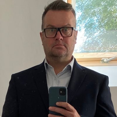 Dad. Husband. Marketeer. Now minder to my kid's dog too. Loving all things Ulster & Irish rugby. Plus all things Irish golf and cricket. But not dogs.