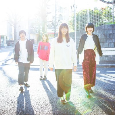 huckleberries04's profile picture. 東京発❗️ザ・ハックルベリーズ／4ピースほぼガールズバンド／Vo.&Gt.@okay_no9 ／Gt.@ykawai65／Ba.@tai_yakuu／Dr.@huckle_drums／所属:Noisy お問い合わせ: info@noisy.co.jp まで！