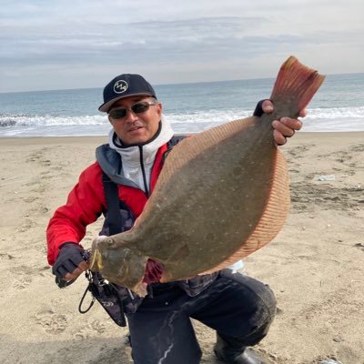 鹿島灘サーフでフラット狙いで釣りしてます。座布団あげたいです。無言フォロー失礼します。ブルトレ信者