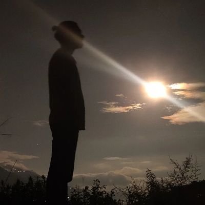 saintdevilx's profile picture. Building @ShvasaYoga | 
Prev. @merenearby, @mypiggywallet | @tapchief | Product guy | ex @droofle |
