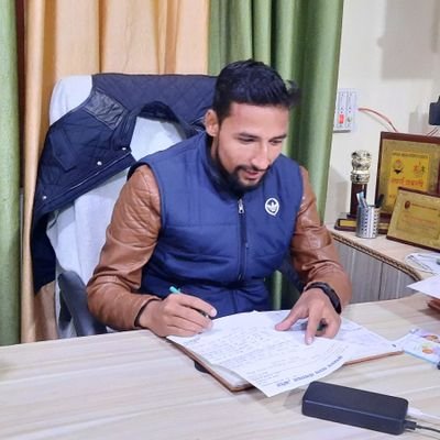 1- अध्यक्ष युवा मंगल दल गडोली..।
2- अध्यक्ष बी0 डी0 एच0 युवा संघर्ष समिति बनचौरा...।
3 चिन्यालीसौड़
4- समाजसेवी