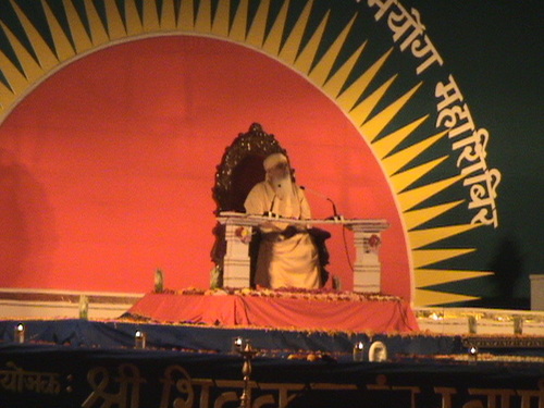 His Holiness
Shivkrupanand Swami
is a living saint of 21st century, a pioneer of Samarpan Meditation technique.