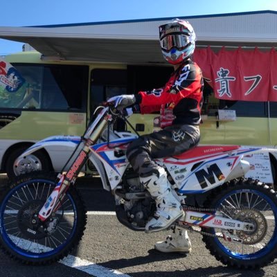 MXライダー兼、裕貴フーズ店主兼、キョロ丸船長(^^)モトクロス歴44年、今年は全日本選手権IBオープンにゼッケン31番、で参戦します。(^^)