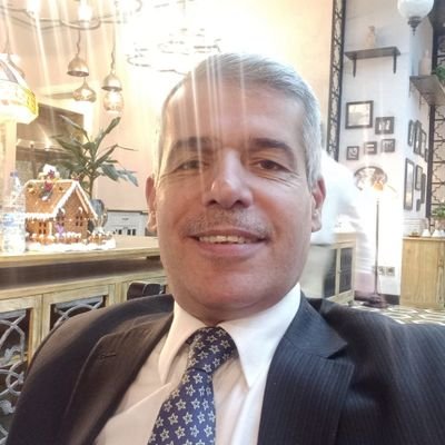 •بكالوريوس تاريخ وعلوم سياسية / جامعة اليرموك 1994 .
•ماجستير علوم سياسية / معهد بيت الحكمة / جامعة آل البيت 1999 .