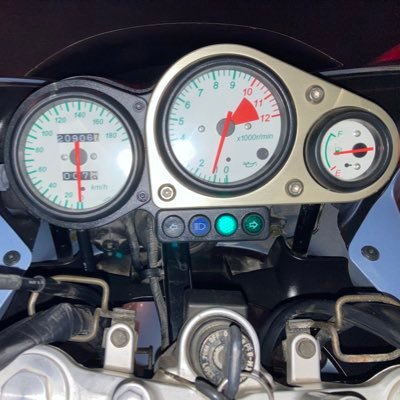 バイクにリターンしたけど乗る時間もテクも全く無い事に呆然としてる還暦オヤジ。だから最近は週一バイクに乗るを目標に頑張ってます。