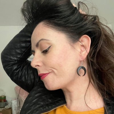 Twitch Affiliate 💙 @TeamGlitchCo 💎 Silversmith @cracklejewelry ❤️ PCOS cyster 🇳🇿 🌹 https://t.co/AyJgwc8BRe…🌺 Throne: https://t.co/sfrlD6FDPg