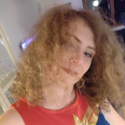 LadyLagsalot's profile picture. Trans and elves. That's about it.