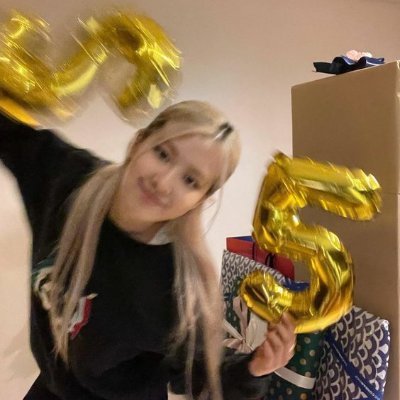 roseyandco's profile picture. me in hell: where is rosé @roseannesbutt