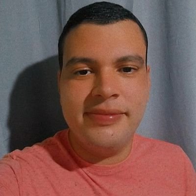 Engenheiro e professor, apaixonado pelo Santa Cruz, torcedor de Real, Chelsea e do Boston Celtics. O bem e o amor superam tudo.
