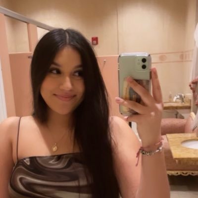 nunezm_27's profile picture. four doors more whores 🍩