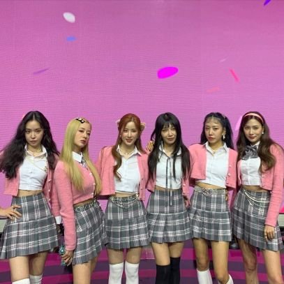 APINK IS FOREVER SIX @Apink_2011
PARK CHORONG, YOON BOMI, JEONG EUNJI, SON NAEUN, KIM NAMJOO, OH HAYOUNG
#PINKPANDA🐼 6PINK FOREVER