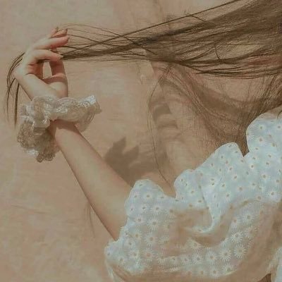 ياجمِـيله انا معِگ لو گل هالدِّنيـآ علييّيك...💛