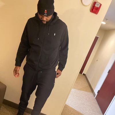 joeblow_33's profile picture. 