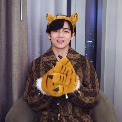 2021年10月、ドラマ花郎でテテに出会いその魅力に惹かれ…🐯🐹から目が離せなくなり、気がついたら7人が毎日の癒しになっていました。人生初の推し✨7人の姿を見るだけで幸せ💜敬語なしで気軽に声かけてください😊BTSファンアカウント
