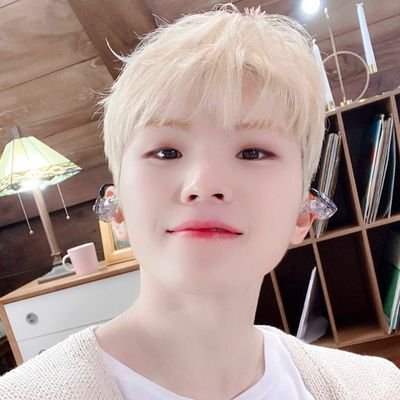 @woozi_s2_ 의 또다른 계정입니다.
이곳에서는 인용과 투표 위주의 트윗을 올라갈 예정입니다. 
비계 인용과 불편한 인용은 자제해 주세요. :)