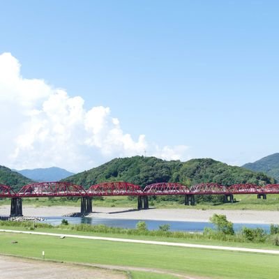 2019年6月に高知県四万十市に移住。時々アクセ作ったりしてます。日々の様子はFacebookに上げることが多いので、Twitterの使い方は未熟というか、閲覧のみが多めです。美味しい物が大好き。