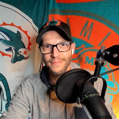A Dad. Former Floridian. https://t.co/BN4gcFWZku VO & podcast guy. @SameOldDolphins co-host. Will record VO 4 you. https://t.co/1opkTpPn3N