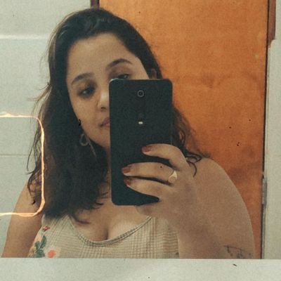 Pedagoga • Doutoranda em Educação • Pesquisadora em Políticas Educacionais • Acadêmica de Direito • Viajante nas horas vagas • jogadora de The Sims quando dá