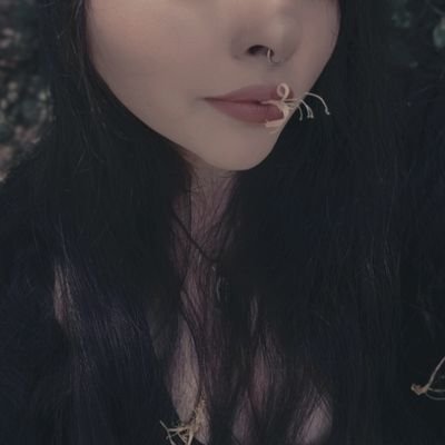 DearHoneyandInk's profile picture. Art: @DearHoneyandArt 
she/they. Feral Forest Witch. DearHoneyandInk. Whispering Witch & Feral Fright ©