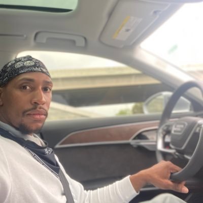 trizzavelli's profile picture. bougie lefty,