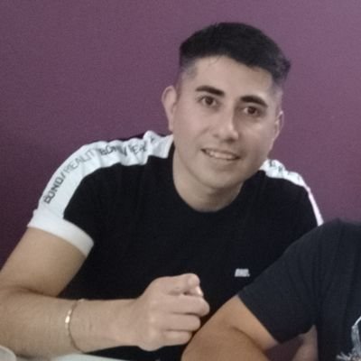 Aguanto dia a dia lo que me toca. Acuesto a mi alma en un rincon .