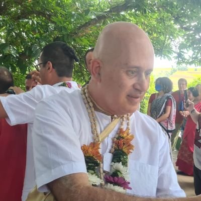 😎 Una persona en DESconstrucción.
Uma pessoa em DESconstrução.
Nenhum político é essencial.
Ningún político es imprescindible.