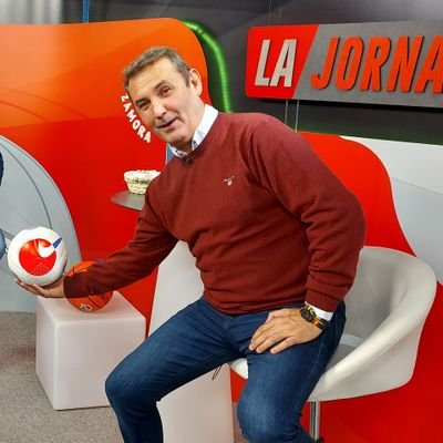 Periodista. Jefe de Programas y Comercial Multimedia La 8 Zamora Cyltv/ ViVe Radio Zamora 93.4 FM/ Onda Cero 99.7FM  y Europa FM 105.8 FM /IV Estación REVISTA