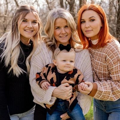 Proud momma to 2 amazing young women, dog mom, motomom to many, fitness expert, artist, photohound. 1/5/11~MSN24❤ ~BW134❤