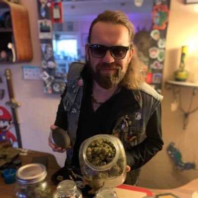 Hey y'all! Kevin Jameson here! I'm an over the road musician, touring from my #tinytourbus getting an amazing in person view of our country! See you soon!! 🤘🤘