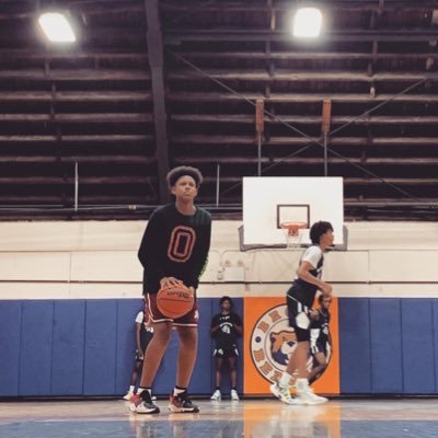 Elijah King Class of 2027 6 feet 1 inches I play National basketball aau travel ball Instagram: eli.buckts_ 13 years old 7th grade. 3.0 gpa. New York City.