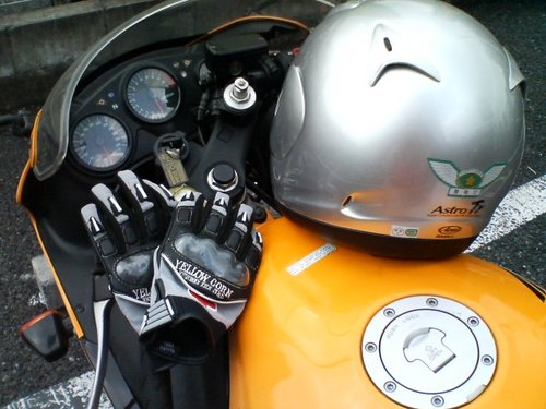 つくねです。元ライダー今初心者ランナーBBA。
現在の愛車はヤリスZ・6MT黒。
旦那・オキナインコ（ぼんじり♂）・セキセイインコ🌈（もも♀）と暮らしてます。