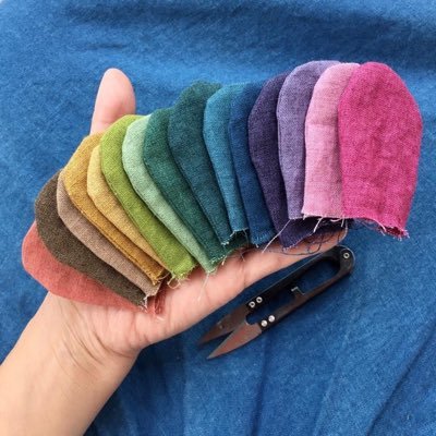 sungururo's profile picture. 京都出身沖縄在住。 草木染め・紅型作家、web制作xデザイン。 「草木染め まま工房」 SUNABACO KOZA6th,9th WordPress 1st,6th 、やつしろでざいん1st ふろんとえんど2nd,わーぷれ8th お花の紅型染めています。#草木染め #紅型　#花笠まーす袋