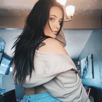 raelynnhinton's profile picture. LINCOLN NE ❤️