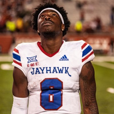 Quarterback at The University of Kansas❤️💙 @Mass_StNIL Athlete Ambassador | ΩΨΦ