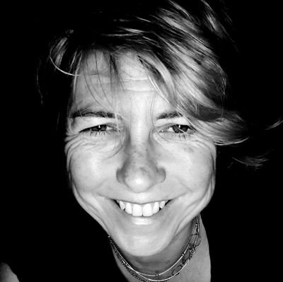 Psychotherapist with an interest in societies, communities, families, teenagers and kids.