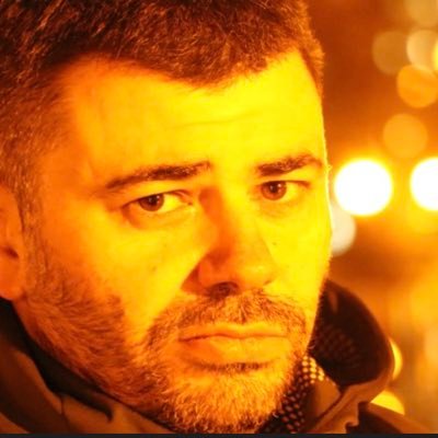 Garapen bidean den baxu-jotzailea, informatikaria gainbeheran. Mutil zaharra, baina euskaldun berria.
