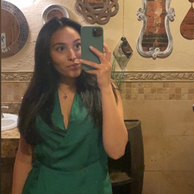 LuisaRuizBrizo's profile picture. 10/10 do not recommend reading my tweets