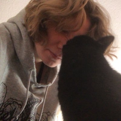 giraffle's profile picture. ein gysi auf der staße und ein stalin im bett