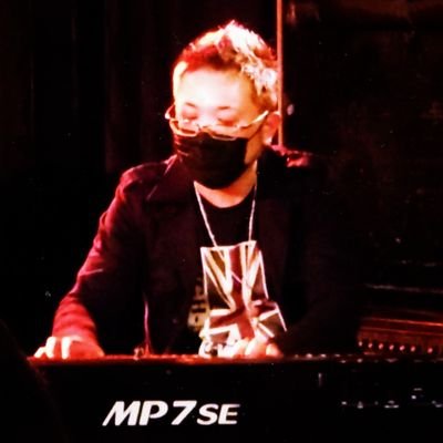 横道坊主を中心に各SNSでライブレポートを書いてます。
YouTubeの演奏動画は下記リンクから♪
●music freelance writer ●piano player ●piano arrangement ●piano accompanist
https://t.co/nEQ7eVqN3Q