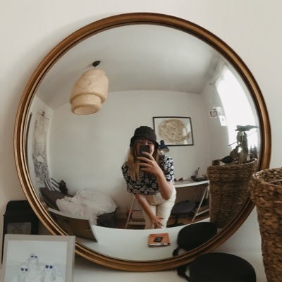 superchloo's profile picture. white zouz queen