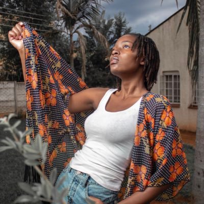 Vanity slaves🤦🏾♀️|CEO in the making | Goal Digger!|Digital marketer!| Copywriter | Extroverted introvert