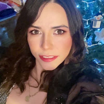 Soy Patty Aguilar, tengo Maestria en Administración Publica, Abogada y actualmente soy Property manager de un edificio.