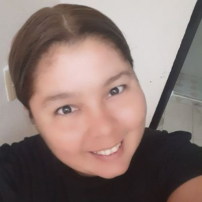 UNA PERSONA SUPER AMABLE, OPTIMISTA, TRABAJADORA Y CREATIVA.