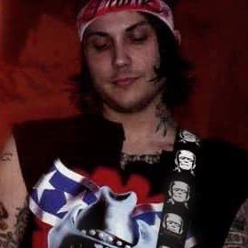 15 any pronouns||i don’t tw caps or cussing||#FRANK “I’ve seen rock bottom, and it was love at very first sight”|| @C3M3TERYDRIVE