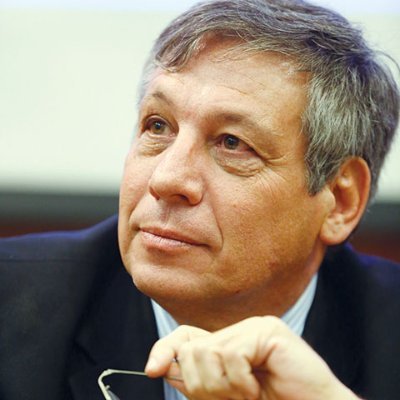 Consultor internacional en temas de fortalecimiento de la democracia y gobiernos