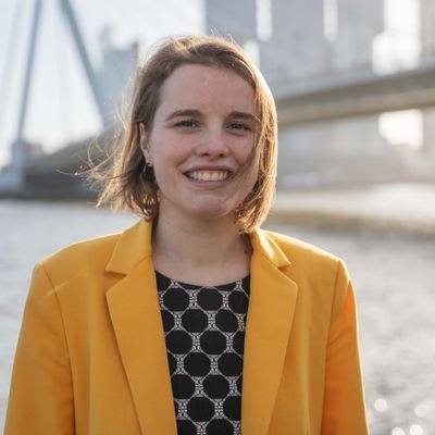 Fractievoorzitter D66 Rotterdam; 
Feministisch humanist | Fiscaal econoom | Zelfverklaard filosoof; 
Schilderen | Hardlopen | Fietsen | Musea