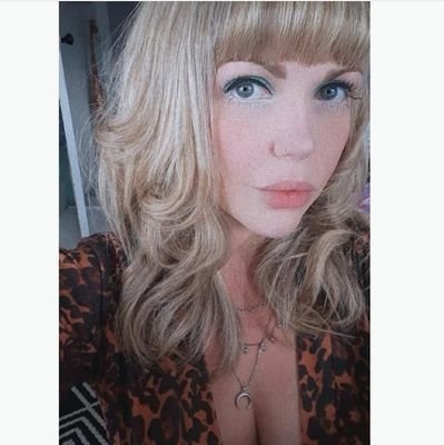 Writer, and mature student (apparently). Fluent in nonsense and dark humour.
INFJ.