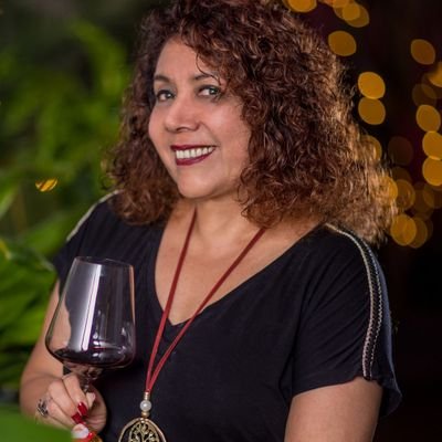 Winelover y enófila. Pruebo, viajo, aprendo, lo cuento.
Vamos a promover la Cultura del Vino en Perú, nuestra gastronomía se lo merece.