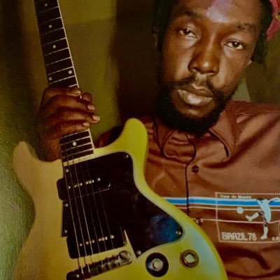 嫁、ワンワン、ロック、ブルーズ、パンク、メタル、アルコールとともに生きる。音楽よ永遠なれ〜 基本音楽、アニマル君、映画、蹴球、野球垢。政治的なコメントは🆖。起きて半畳寝て一畳。ゲーム、ゴルフ、麻雀、パチスロ、スケート、出来の悪い『令和』漫才ロマンバカは一切興味なし❗️糖尿、痛風酷い。 でも365日休肝日なし😂