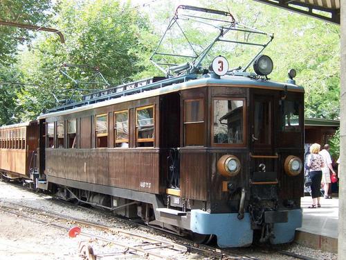TrendeSoller's profile picture. -NO OFICIAL- El ferrocarril de Sóller realiza desde 1912 ininterrumpidamente y a diario el trayecto en tren entre Palma de Mallorca y Sóller de 27,3 km. Parodia